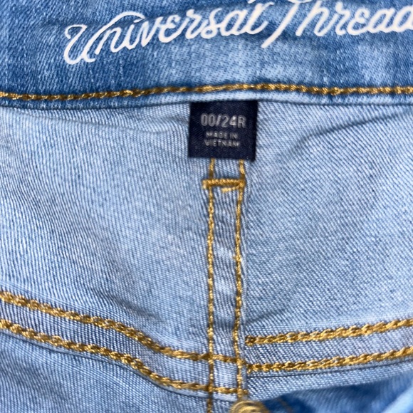 Universal threads size 00/24R Jean shorts - Picture 3 of 5